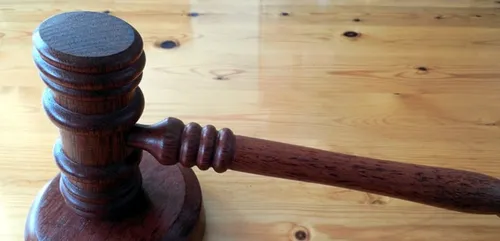 Barricades sur l'A16 : deux gilets jaunes condamnés à des peines de...