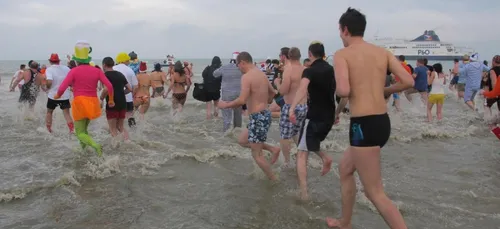 Calais : le bain du 1er janvier avec les fous de Bassan, c'est terminé