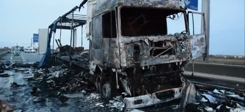 A16 : un camion brûlé dans la nuit, des migrants accusés
