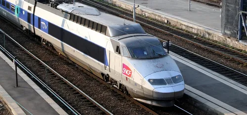 328 passagers d'un TGV bloqués une partie de la nuit près d'Arras
