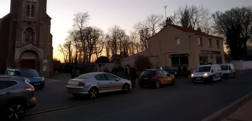 Calais : tensions entre habitants et associatifs lors d'une...