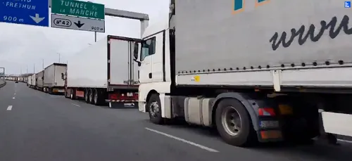 Plus de 600 camions arrêtés sur l'A16