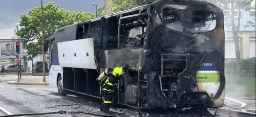 Boulogne-sur-Mer : un bus entièrement détruit par les flammes