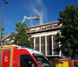 Beauvais : l'immeuble de la FNAC touché par un incendie ce matin