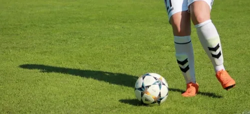 " Le football féminin doit rester populaire": entretien avec...