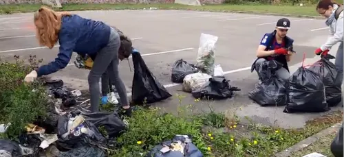 Un nettoyage bénévole des rues d'Albert révèle la saleté des rues