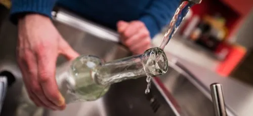 Restrictions de l'eau du robinet pour les nourrissons : "aucune...