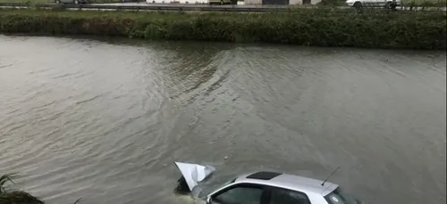 Pas-de-Calais : alors qu'il veut éviter un oiseau, sa voiture finit...