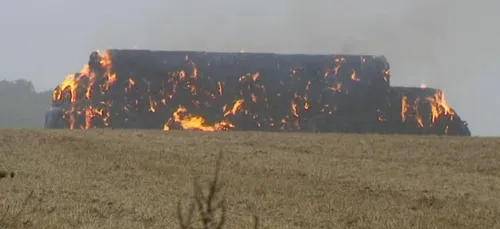 1500 ballots de paille brûlent dans l'Oise