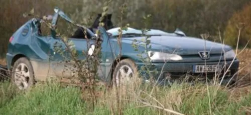 Pas-de-Calais : un arbre tombe sur sa voiture, le jeune conducteur...