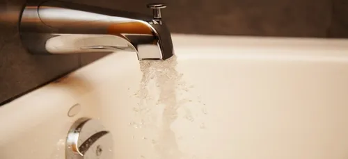 Une adolescente de 13  retrouvée morte dans son bain à cause de son...