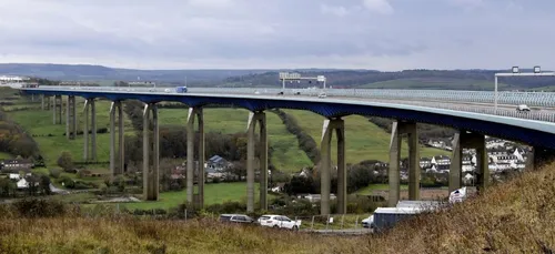 Pas-de-Calais : les travaux  du viaduc d'Échinghen, sur l'A16, sont...