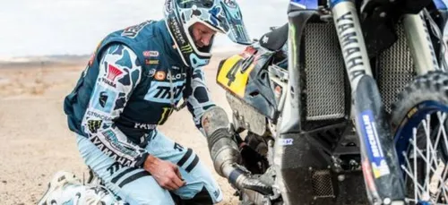 Dakar : le motard nordiste Adrien Van Beveren chute et abandonne