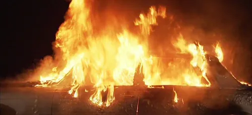 Un policier blessé par l'explosion d'une voiture