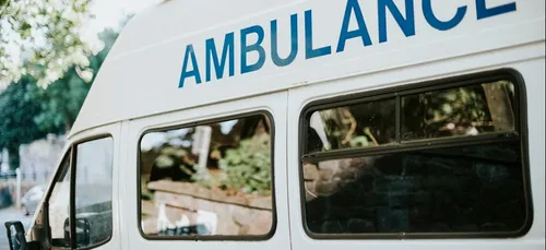 Un homme succombe dans l'ambulance qui le ramenait chez lui