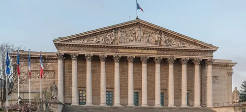 Manifestations et motion de censure à l'ordre du jour