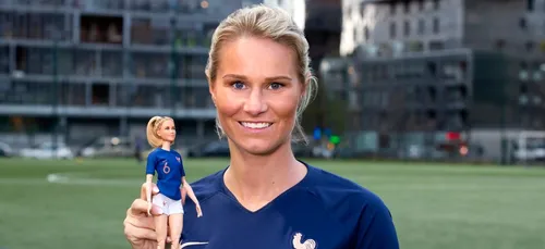 La footballeuse lilloise Amandine Henry célébrée par Barbie en tant...