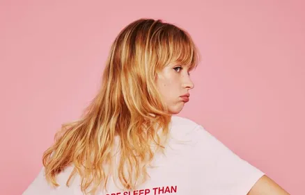 Angèle très en colère contre cette Une de Paris Match qui lui est...