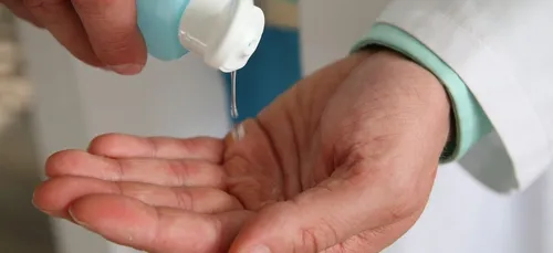 Une distribution de kits sanitaires pour les infirmiers du Calaisis