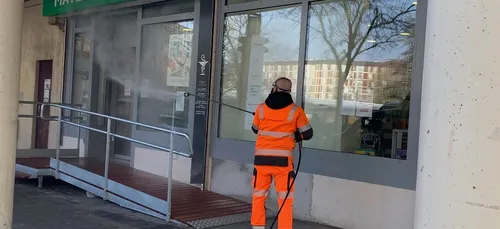 Désinfecter les rues à la javel ne serait pas utile d'après le Haut...