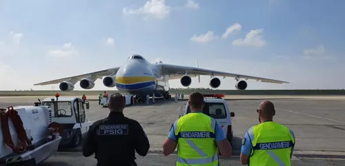 Le plus gros avion cargo du monde s'est posé à l'aéroport de...