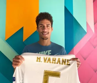 Raphaël Varane vend son maillot du Real Madrid au profit de...