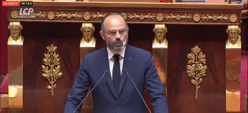 Edouard Philippe annonce une aide de 200€ à 800 000 jeunes précaires