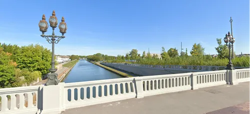 Un homme se leste et se jette à l'eau à Saint-Quentin