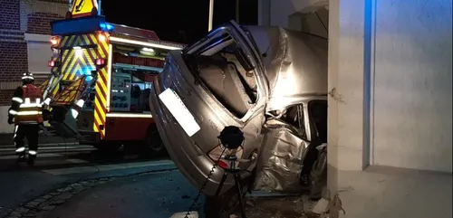 Valenciennes : la façade d'une maison éventrée par une voiture