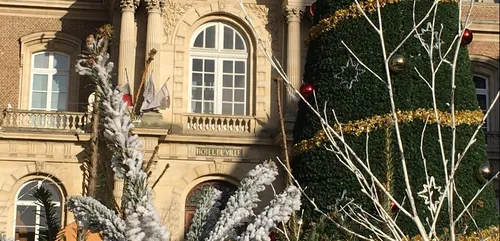 Amiens : des manèges, des chalets et une grande roue seulement...