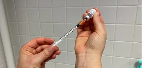 Vaccin contre la Covid-19 : comment prendre rendez-vous pour les...