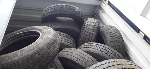 26 tonnes de pneus usagés destinés à l'Afrique ont été interceptés...