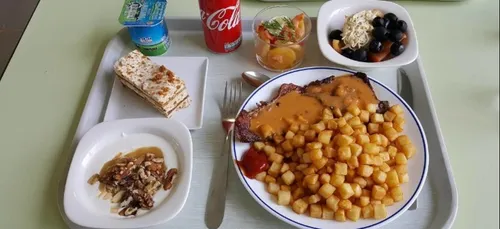 Emmanuel Macron annonce deux repas par jour à 1€ pour tous les...