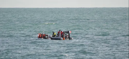 Plus de 70 migrants interceptés en mer au large de Loon-Plage et...