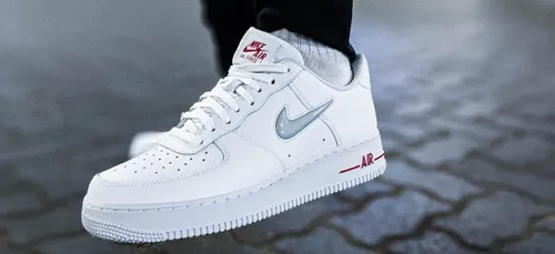 Contrefaçons : 69 paires de fausses Nike découvertes dans une voiture