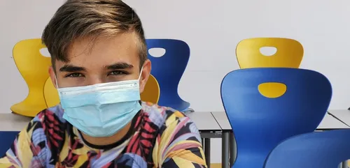 Les masques chirurgicaux ou de catégorie 1 obligatoires à l'école