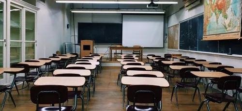 Covid-19 : en cas de symptôme, un élève de maternelle devra rester...