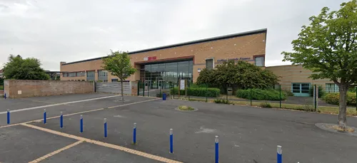 Covid-19 : deux élèves testés positifs au variant sud-africain dans...