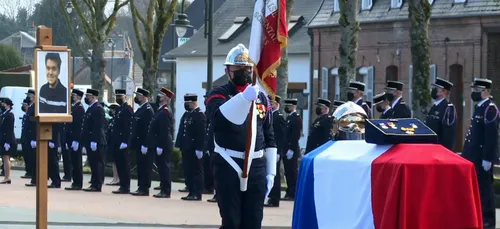 Emotion à l'hommage au pompier Bryan Rimbaud à Feuquières-en-Vimeu