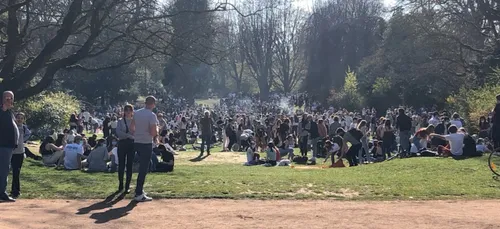 Gestes barrières : trop de rassemblements et pas assez de masques à...