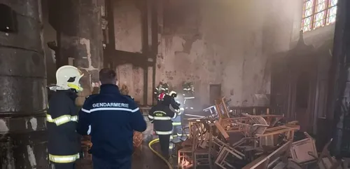 L'incendie de la collégiale Saint-Nicolas d'Avesnes-sur-Helpe...