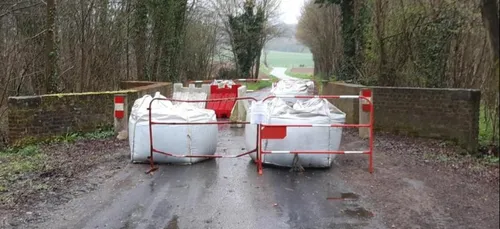 Route coupée dans la Somme, un pont menace de s'effondrer