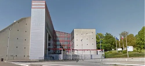 Le lycée de Montataire attaqué en plein jour à coups de mortiers...