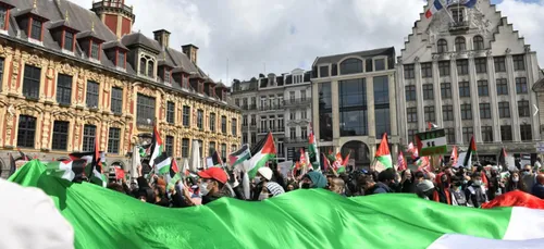 Banderole avec une croix gammée à Lille : une enquête ouverte après...