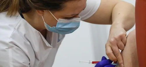 Covid-19 : le cap des trois millions de doses de vaccin...