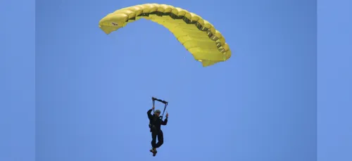 Un parachutiste perd connaissance en vol au-dessus de la métropole...