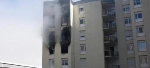 Un décès et quatre personnes hospitalisés suite à un violent feu...
