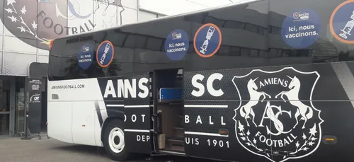 Le bus de l'Amiens SC transformé en centre de vaccination mobile