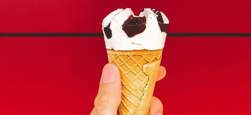 Une soixantaine de références de pots de glaces et de cônes glacés...