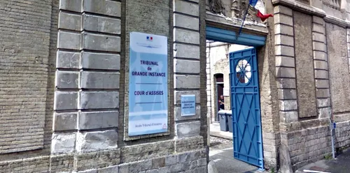 Un animateur de centre social jugé pour viols d'enfants à Outreau